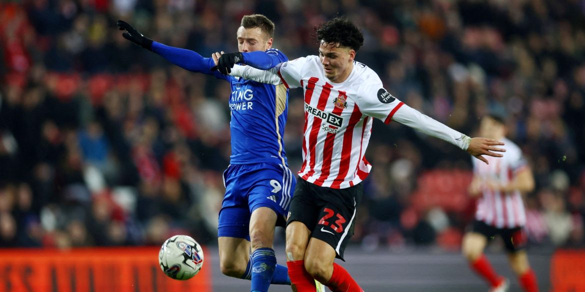 Sunderland in defensive crisis after Jenson Seelt injury update